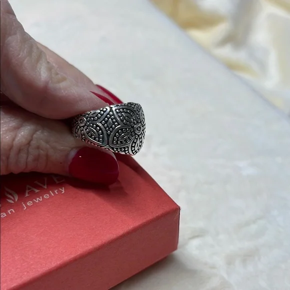 Intricate Silver Floral Ring - Picture 2 of 4